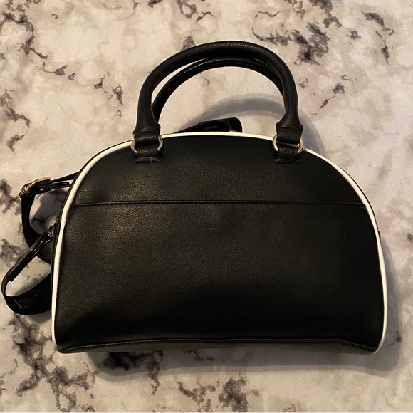 👑 Juicy Couture Crown Bowling Bag with Crossbody Strap - Picture 4 of 8